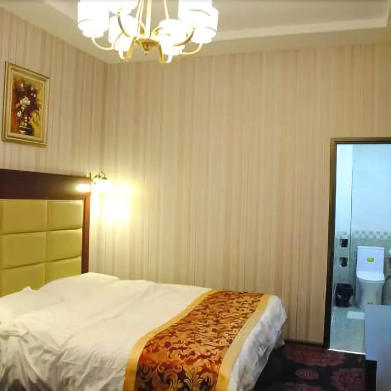 Huaqiang Business Hotel