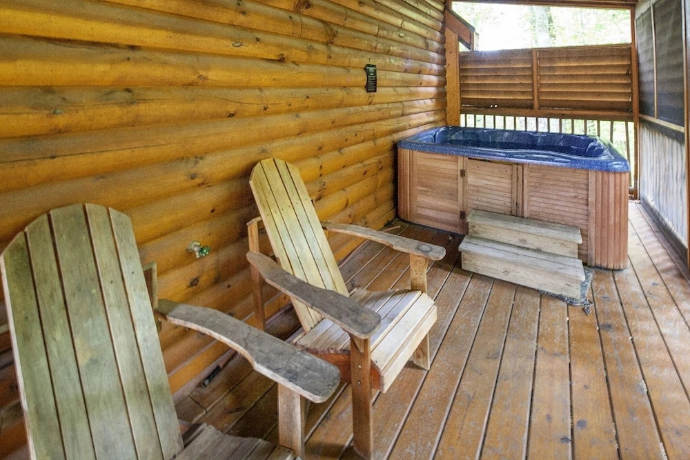 ER314- Yall Come Back Now- Great location- Close to town cabin