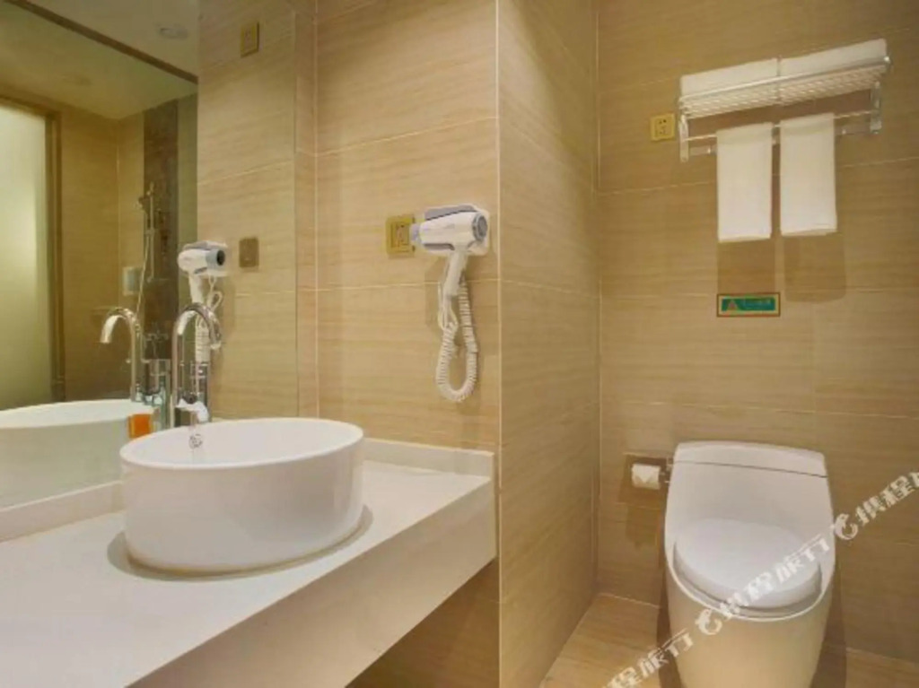 Vienna 3 Best Hotel (Ziyang High-Speed North Station Baotai Subway Station)