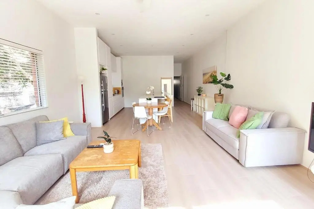 3br house, 5 min walk to beach with parking