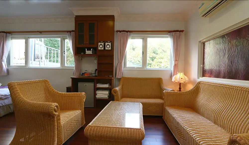 camphor tree manor