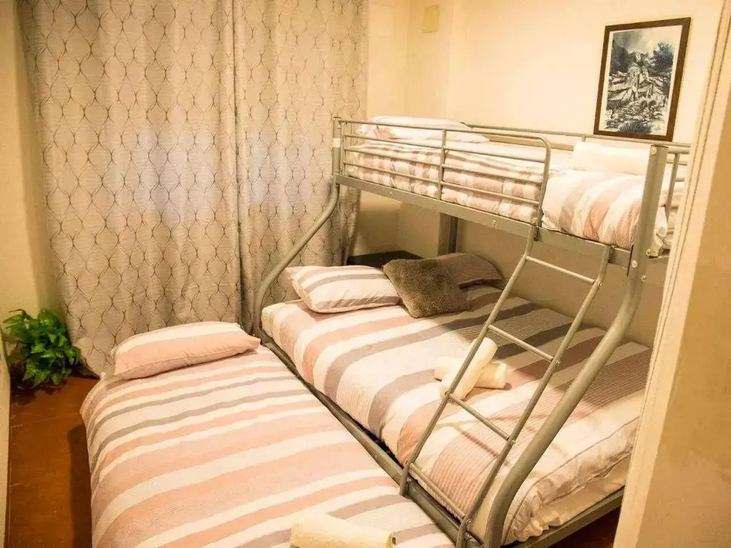 Casa Blanca de La Sierra hasta 24 hasta personas con Piscina Salina y Bbq