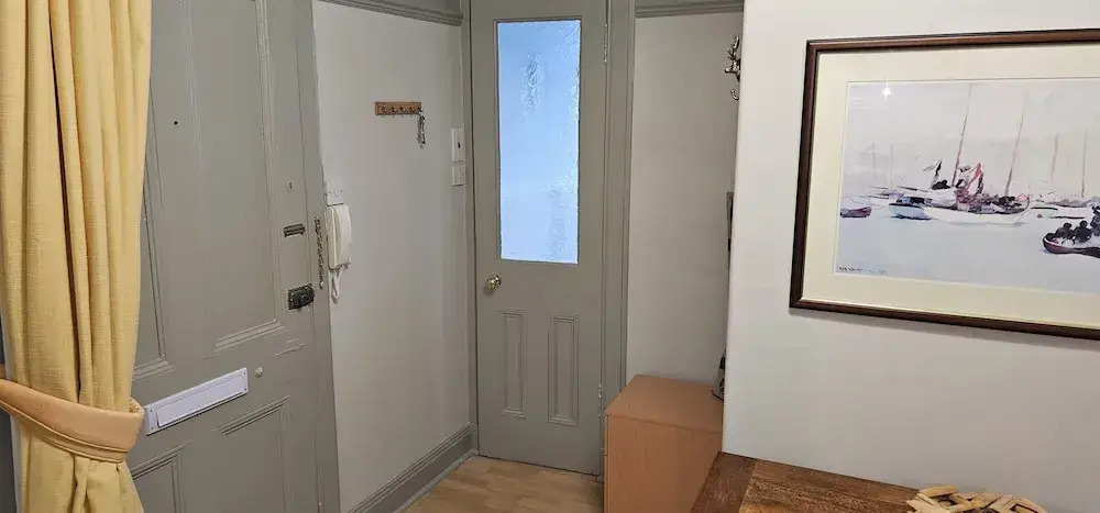 Snug - Macushla Apartment