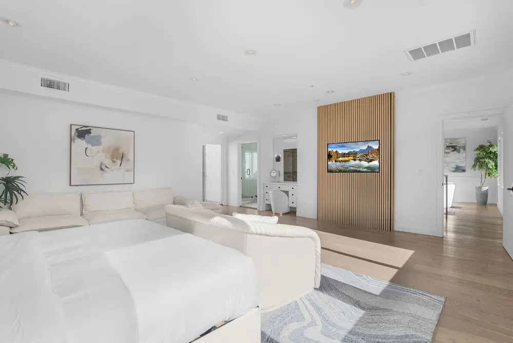 Laurel Ridge: Elevated Canyon Escape With Spa-like Living & Style
