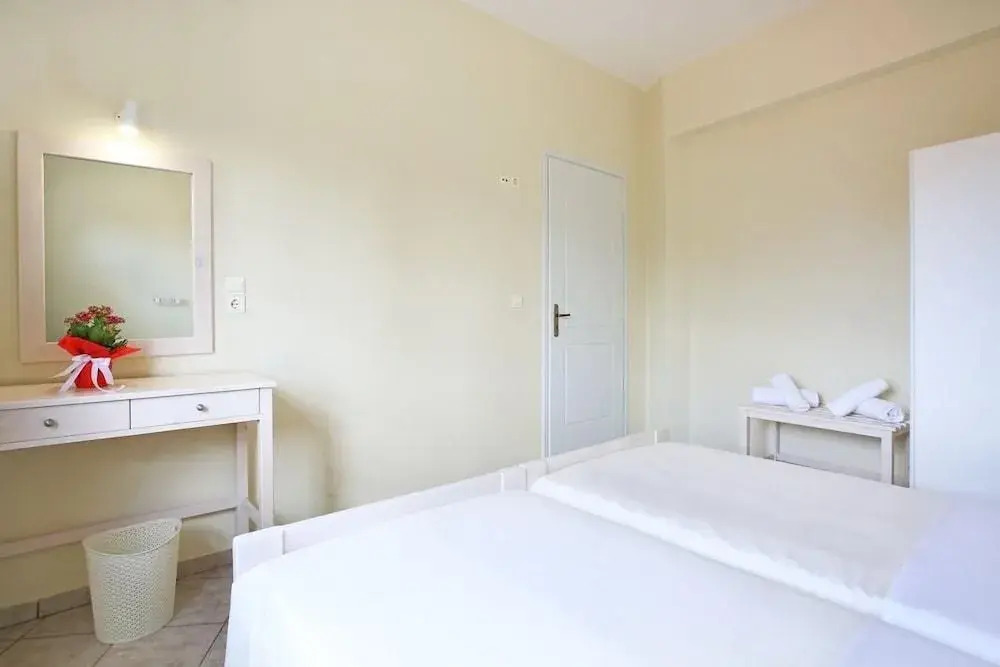Theodosia apt Swim sunbathe beachfront