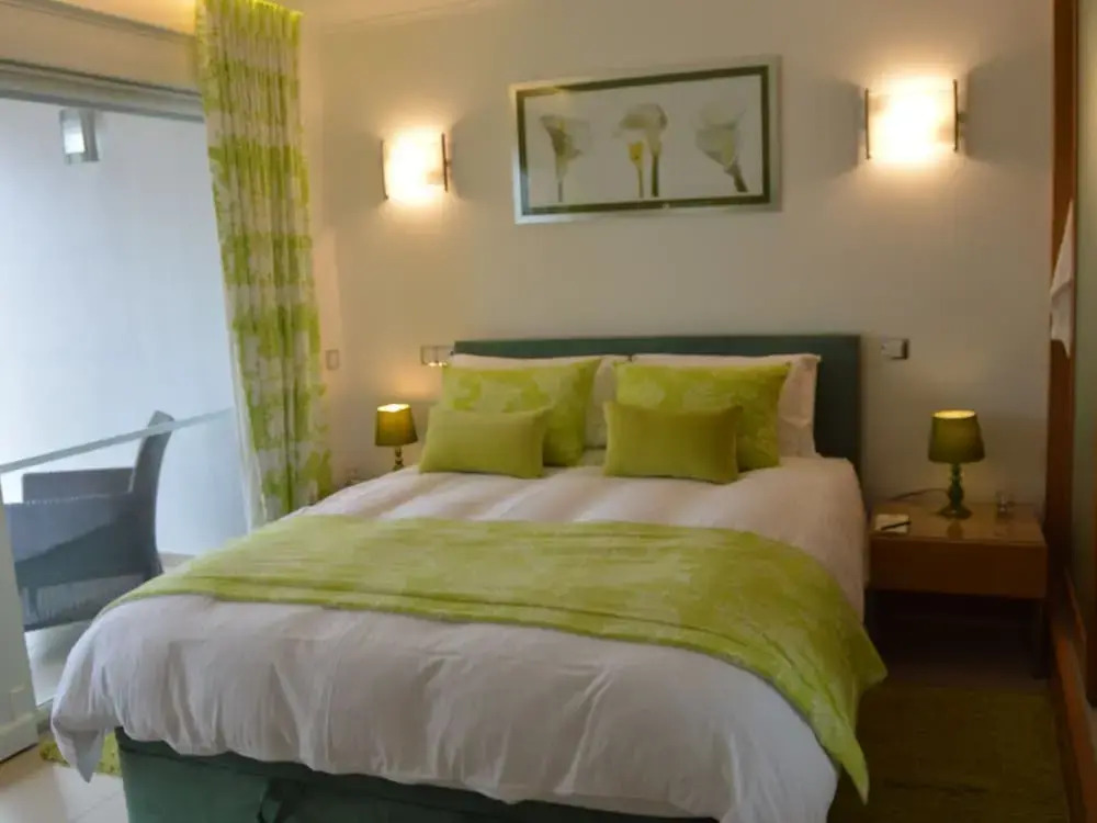 Luxury 5 Bedroom Villa with Private Pool on Funchal Ridge near Lagos