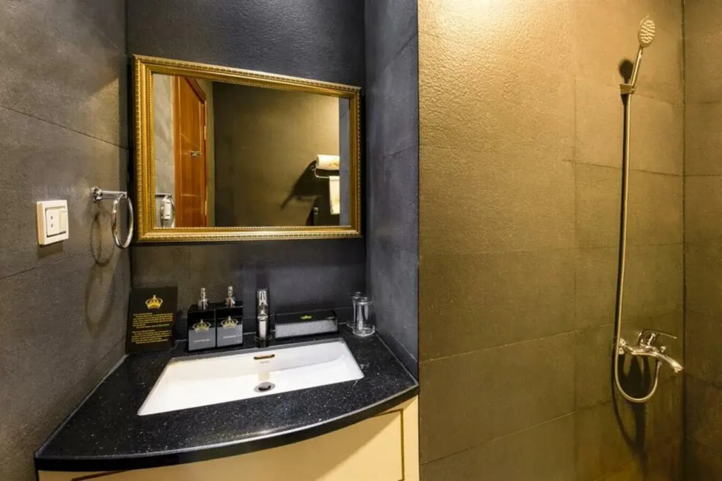 Golden Crown Hotel