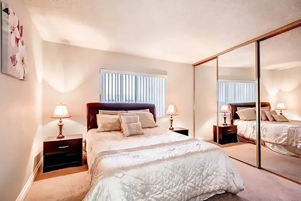 888 Convention Center 3 BEDROOM 2 BATH Condos