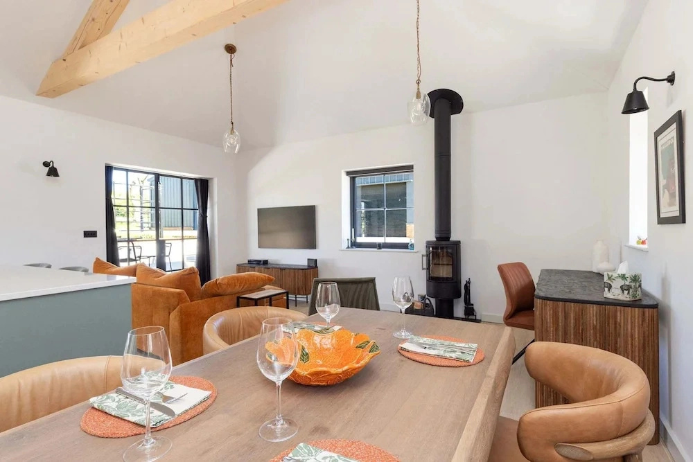 Stylish Rural Lodge Nr Chichester and Goodwood