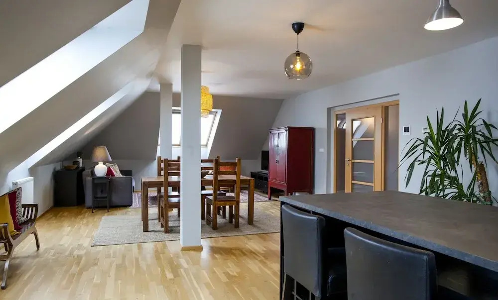 Spacious Treetop Apartment by easyBNB