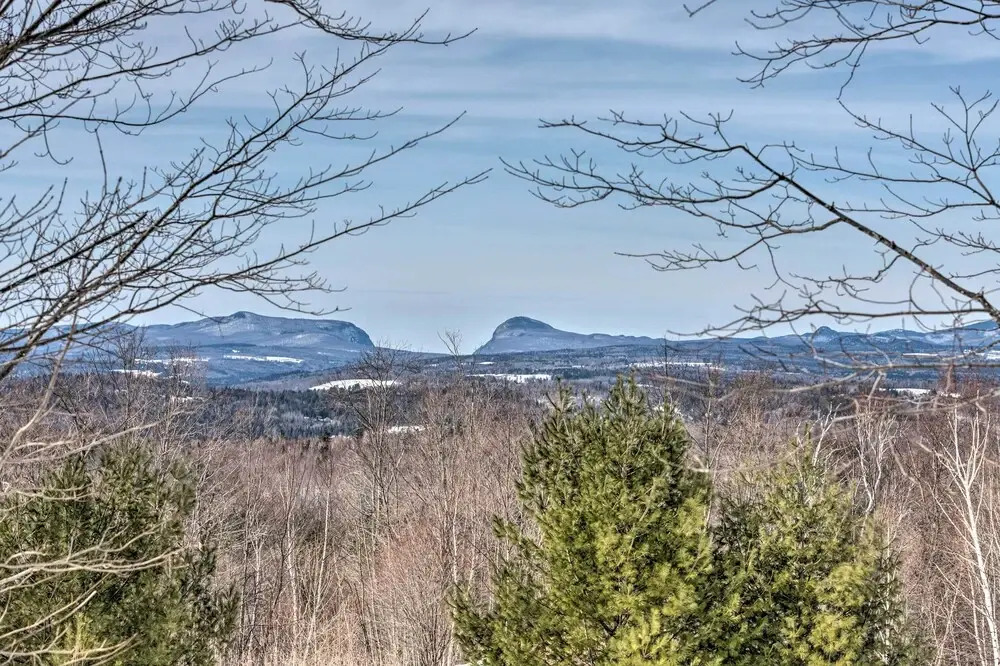 Updated Condo Next to Burke Mountain Bike Trails!