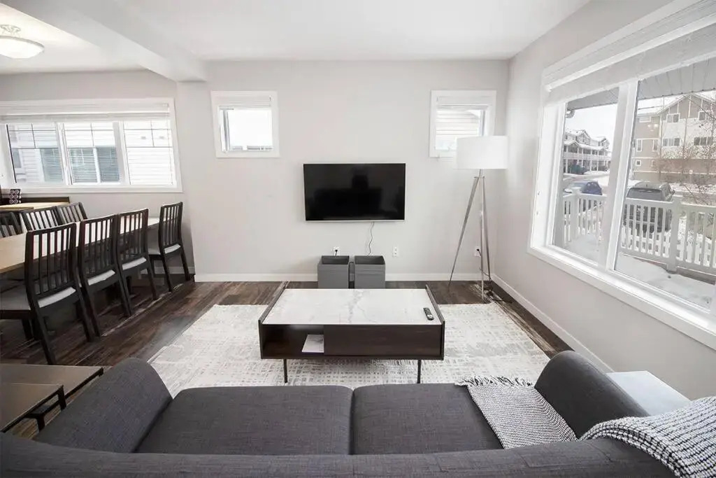Beautiful South Winnipeg 4 Bdrm 2 Bath Townhouse