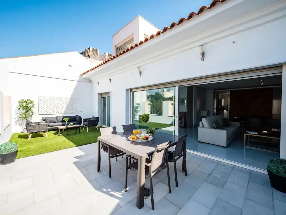 Central Sunny Penthouse Premium Apt