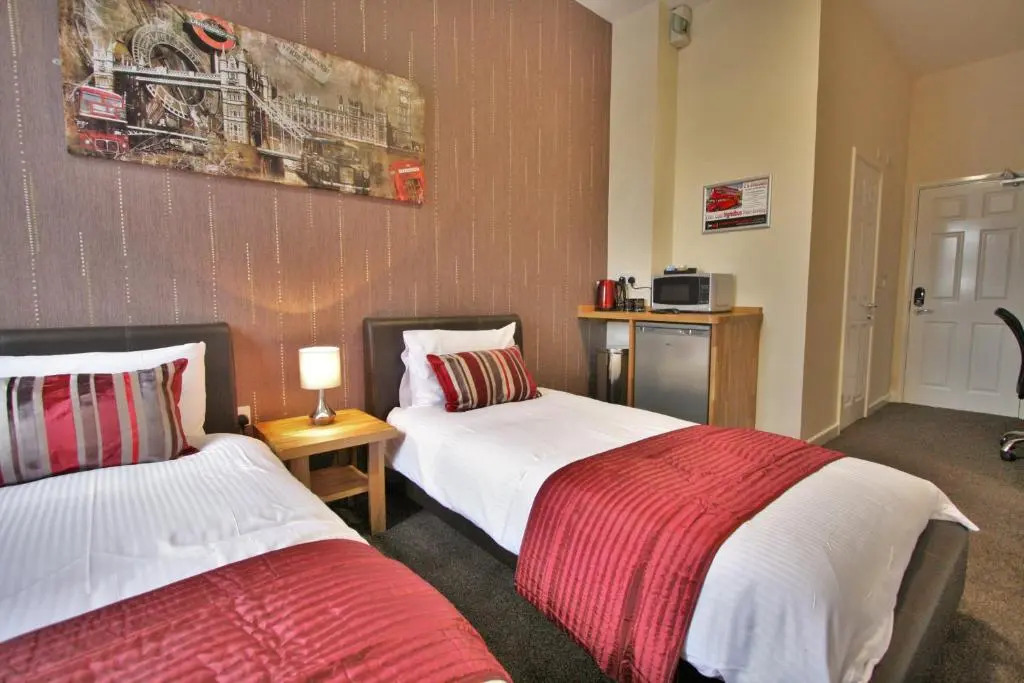 Central Hotel Gloucester by RoomsBooked