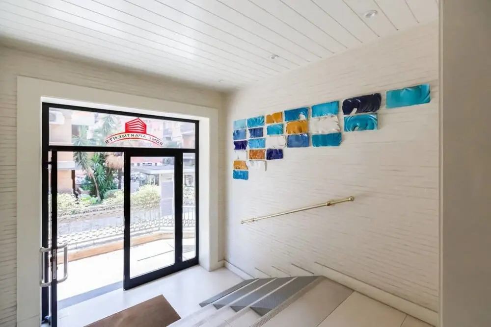 Lovely White Flat 15 Minutes From the City Center