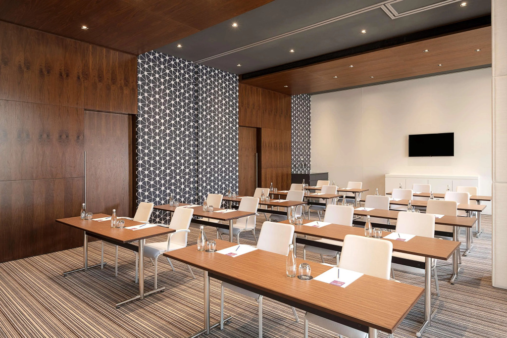 Отель Hyatt Place Dubai Wasl District