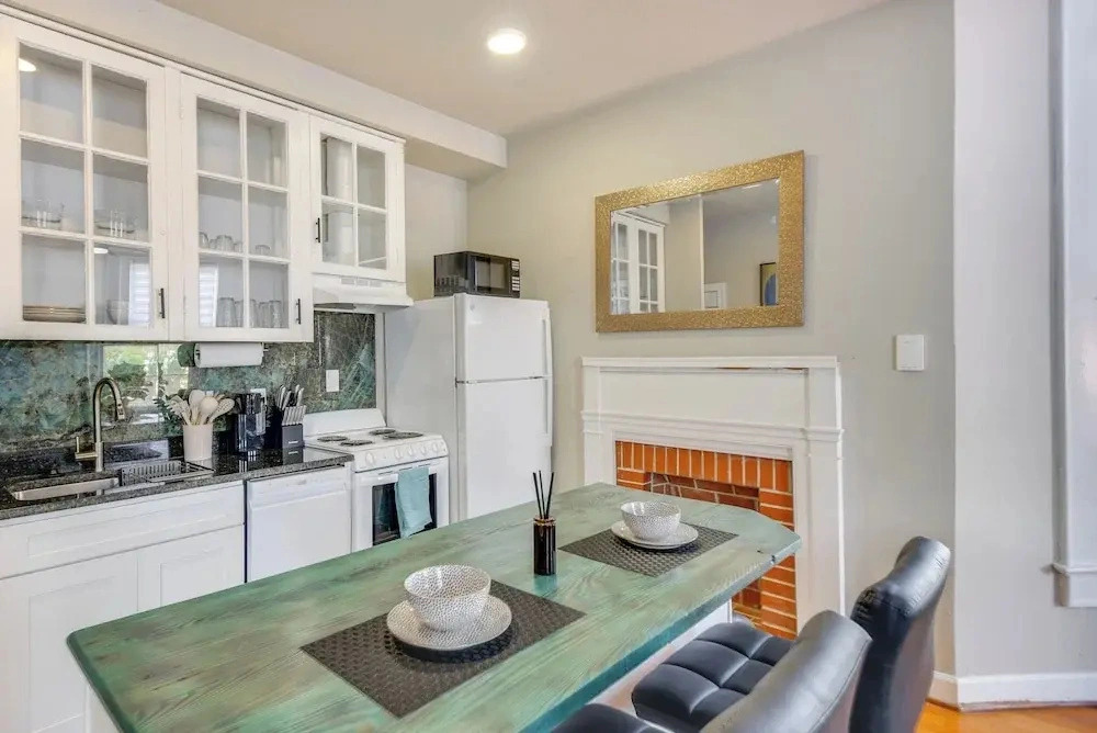 Steps to Elizabeth River & Dtwn! Portsmouth Condo