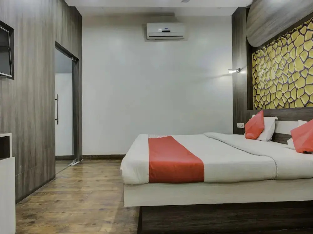 Savoy Hotel By OYO Rooms