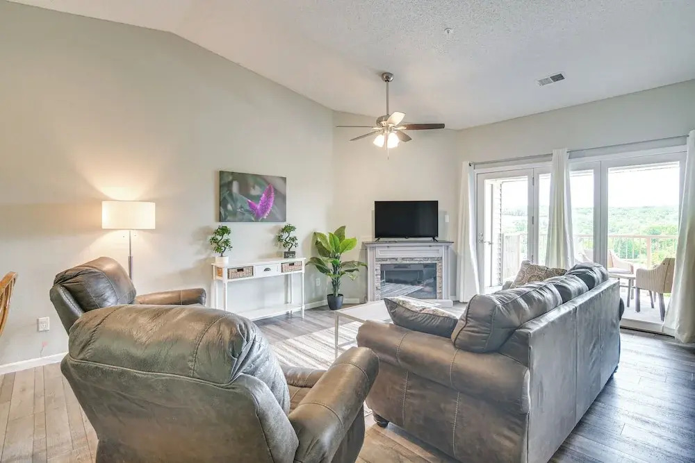 1 Mi to 76 Strip: Family Condo in Branson!