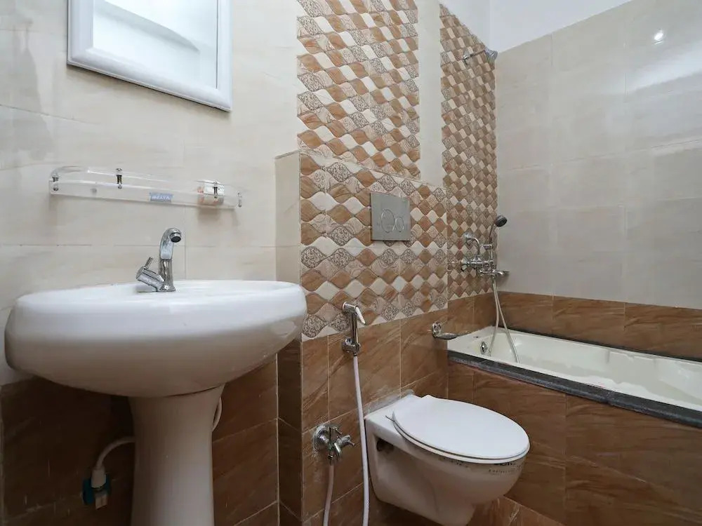 OYO 19521 Hotel Noopur Premium