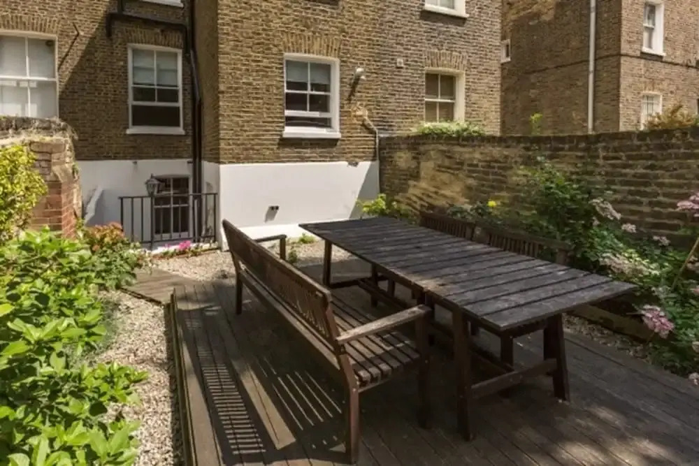 Eson2 - The Chelsea Edith Grove Lodge