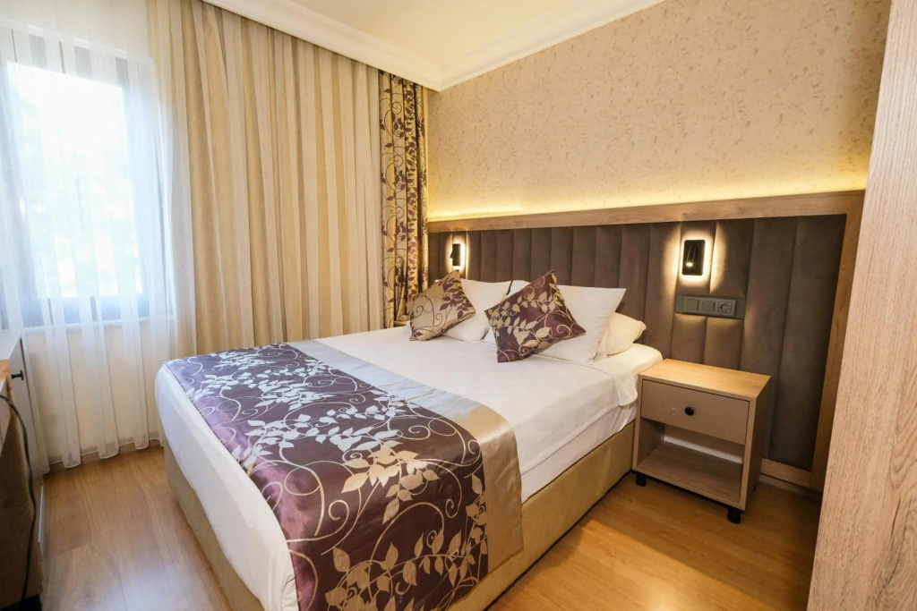 Kandelor Hotel