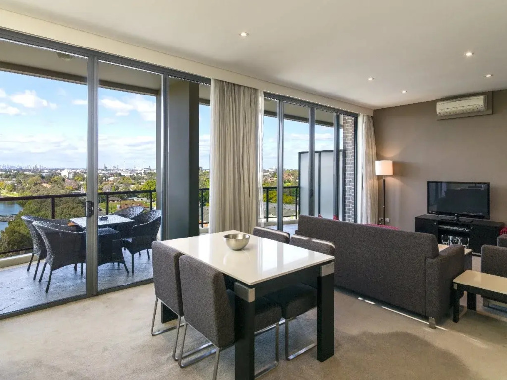 Meriton Suites George Street, Parramatta