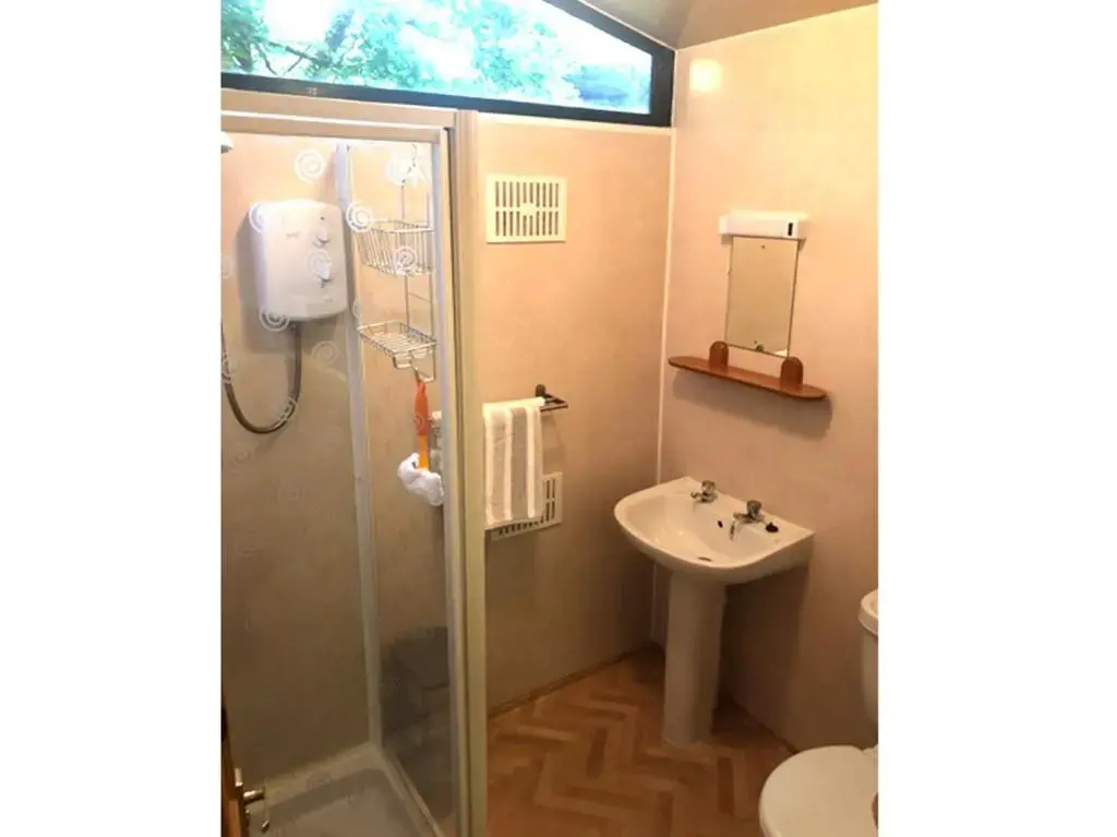 Nuthatch Lodge is set in 24 acres of wood, parkland near the village of Cenarth