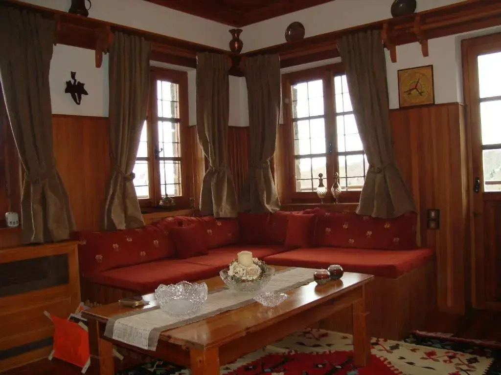 Frixos House