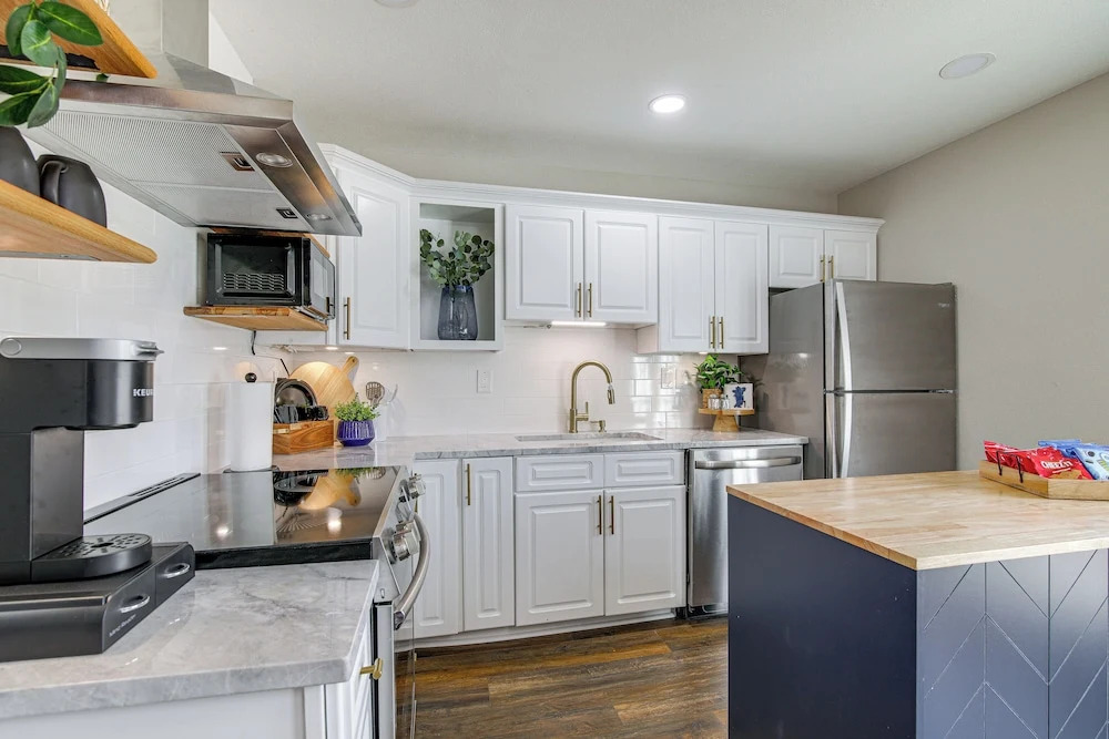 Condo w/ Pool: Walk to University of Mississippi!