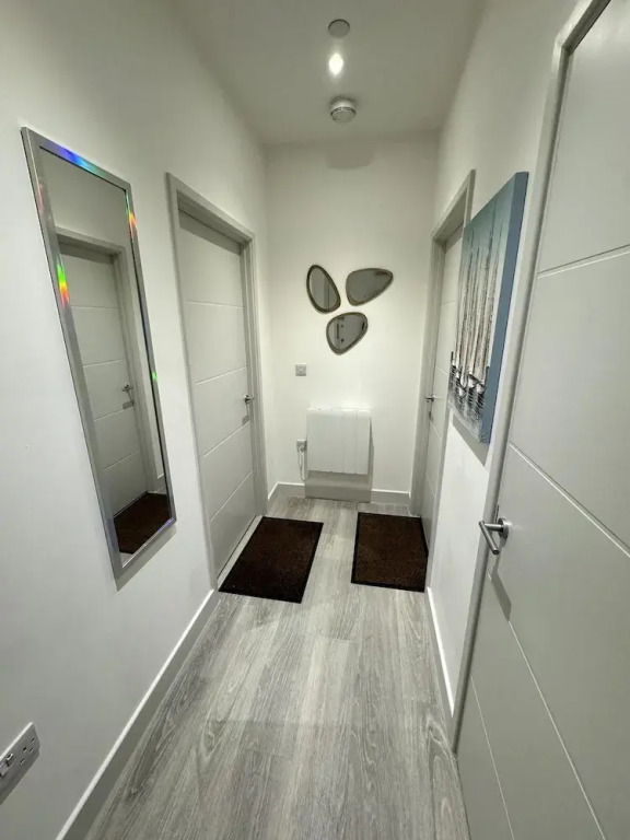 Cozy Bracknell Apartment With Modern Amenities
