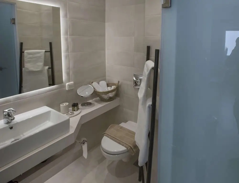 Ermou Stylish Suites by GHH