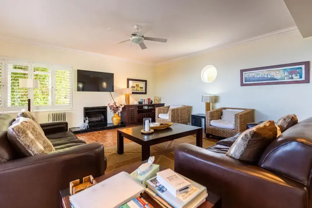 Camps Bay 4bed Home w Pool and Views Alma Marina