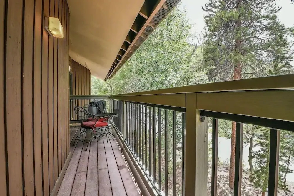 1014 Wild Irishman 2 Bedroom Condo by Redawning