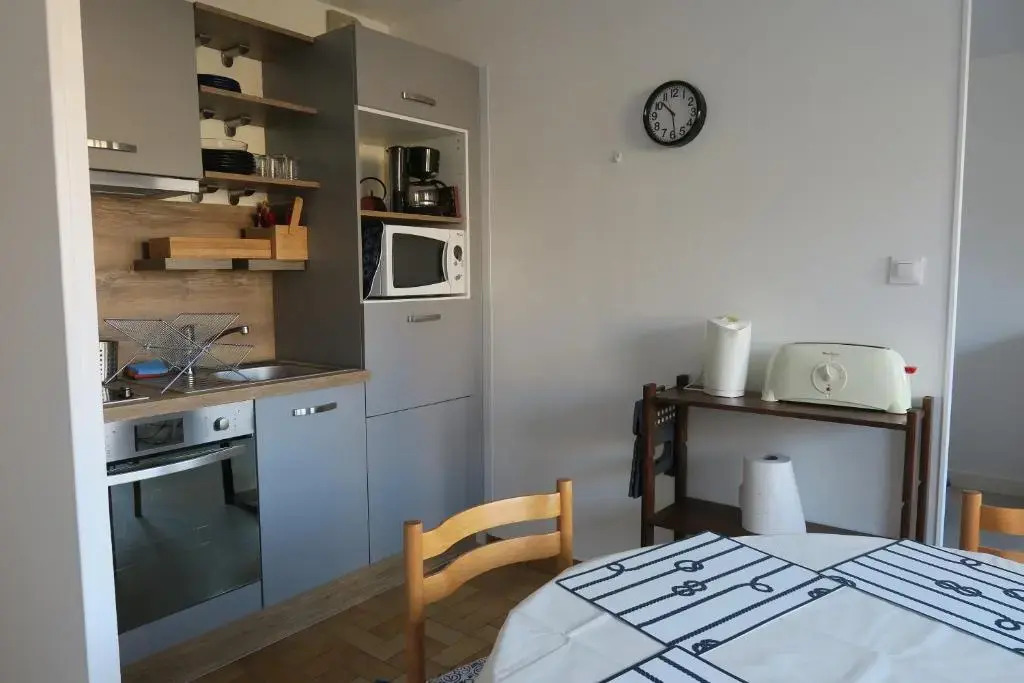 Appartement avec balcon à 20m de la plage de Trestraou à PERROS-GUIREC Ref 853