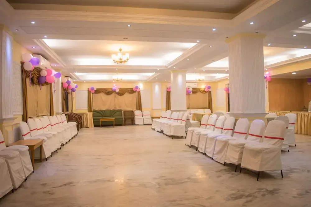 OYO 7222 Chowdhury's Estates