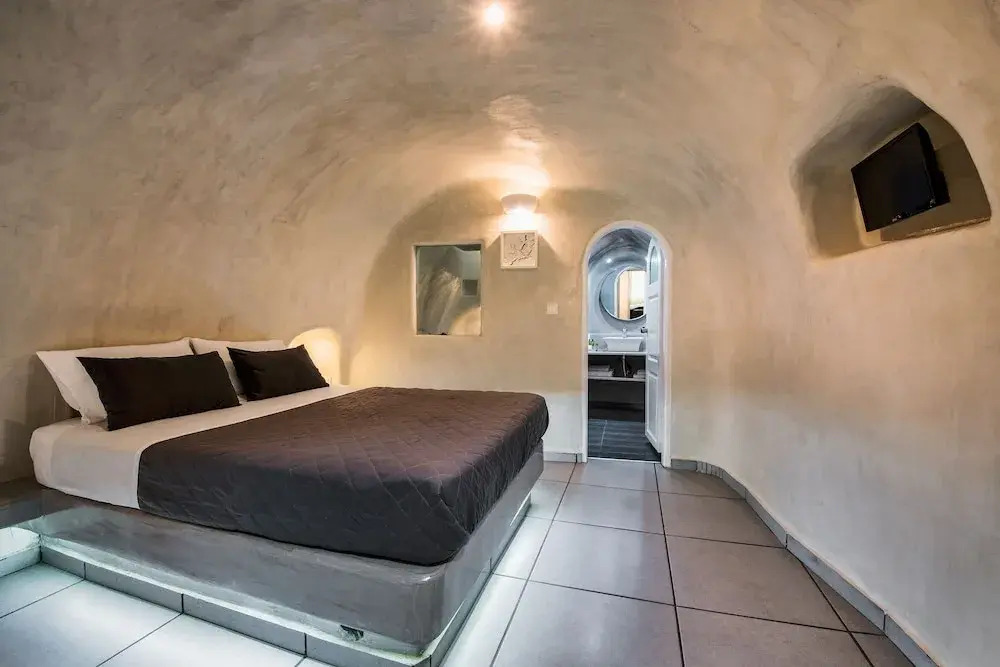 Katerinas Castle - Caldera Cave Hotel