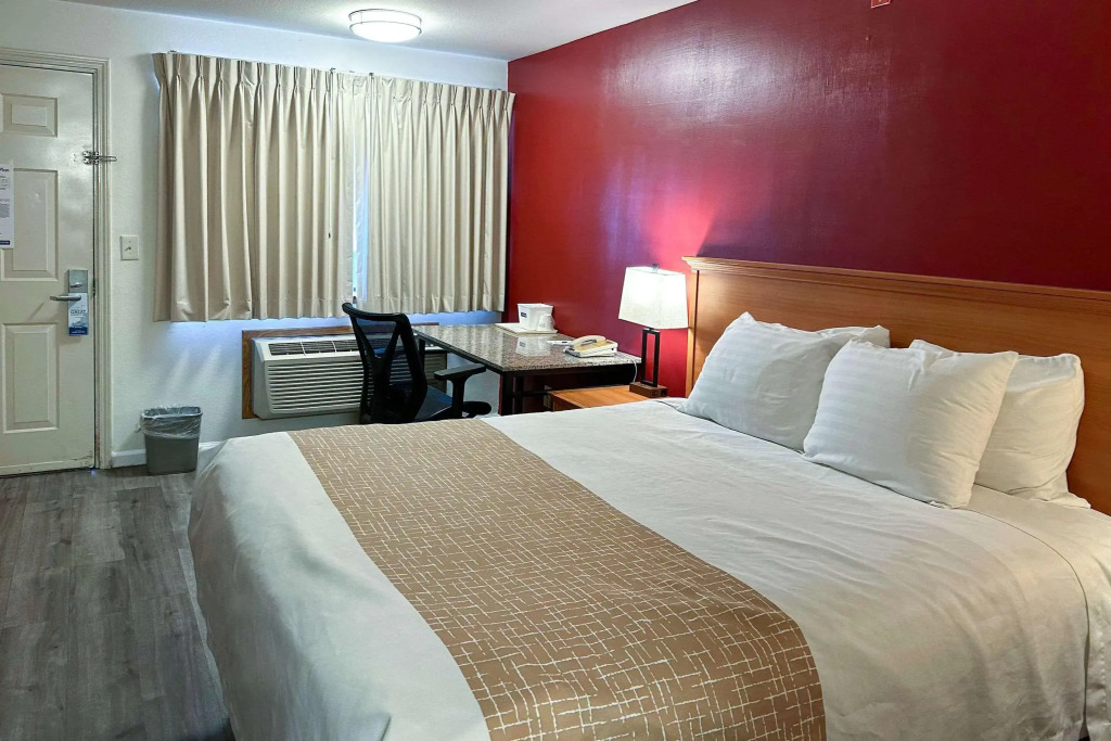 Econo Lodge Edmonds North Seattle