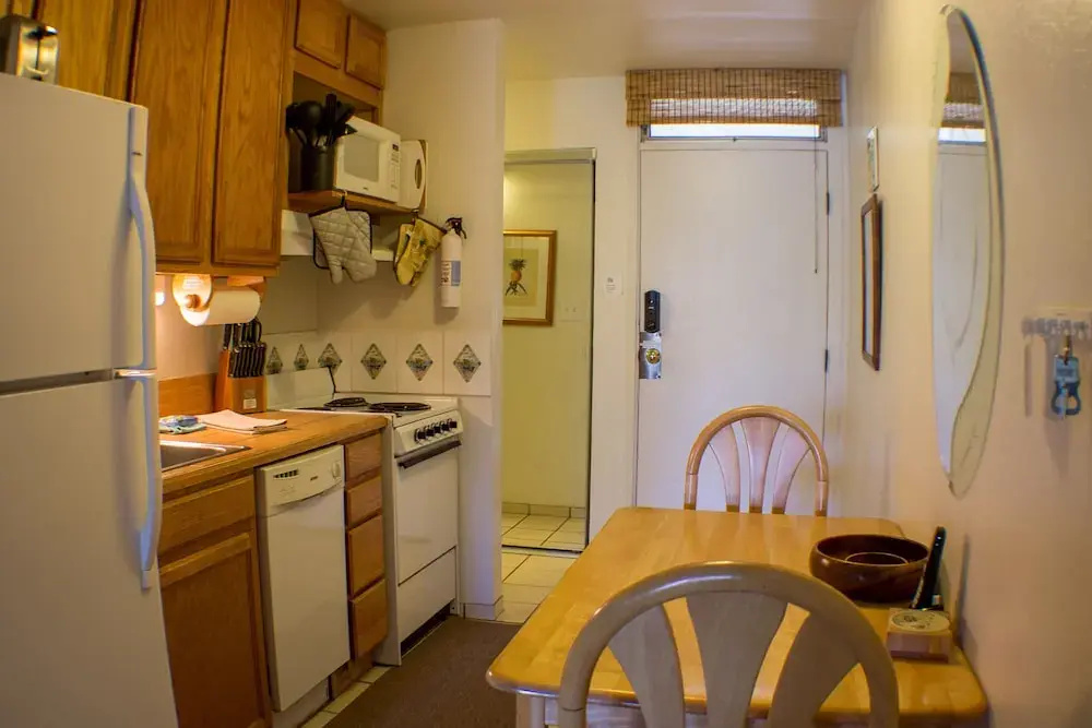 Chilled Coconut-steps To Beach! Free Wifi & Phone Studio Bedroom Condo