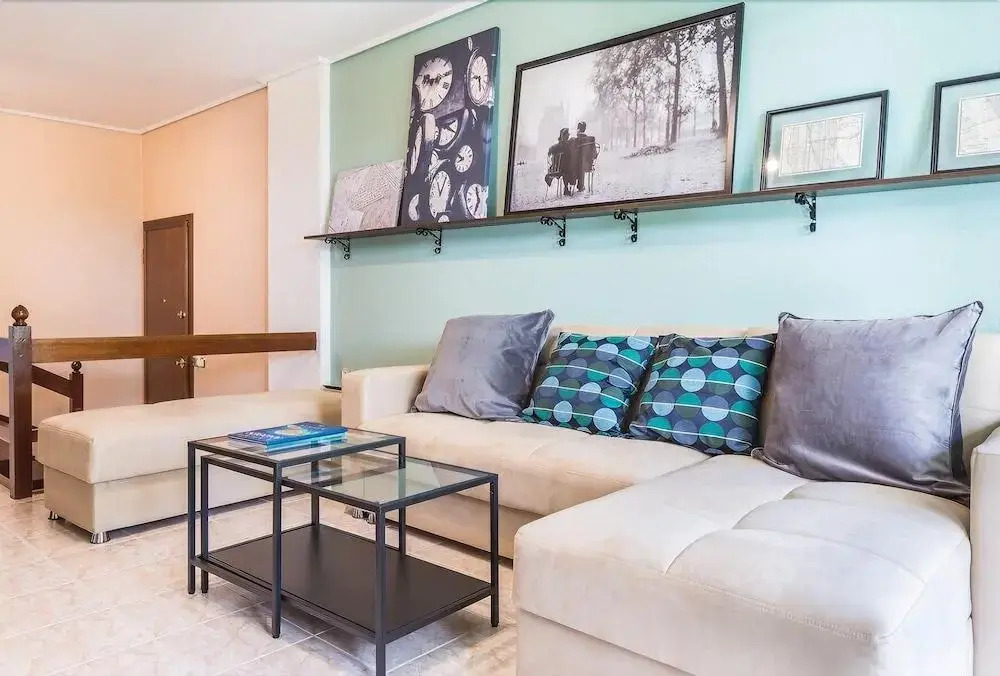 Sunny apartment with 2 bedrooms and Garden