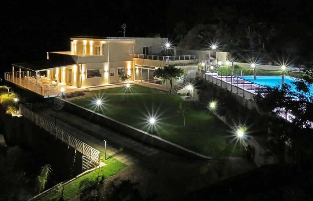 Siké Holiday Home