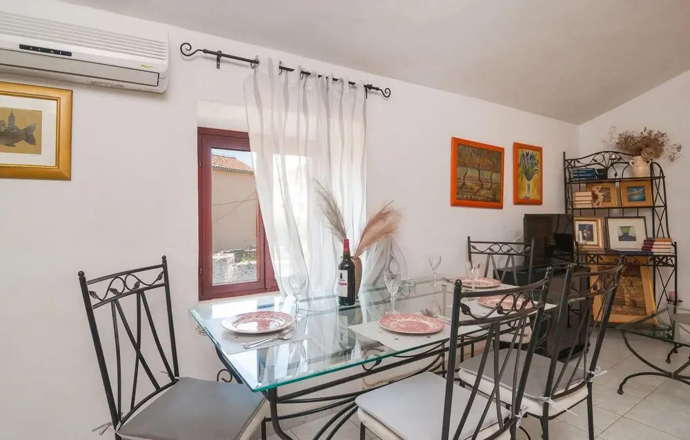 Awesome Apartment in Sutivan With 2 Bedrooms, Wifi and Outdoor Swimming Pool