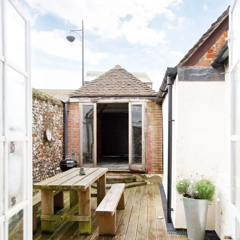 Charming 3bd Townhouse Right in the City Centre
