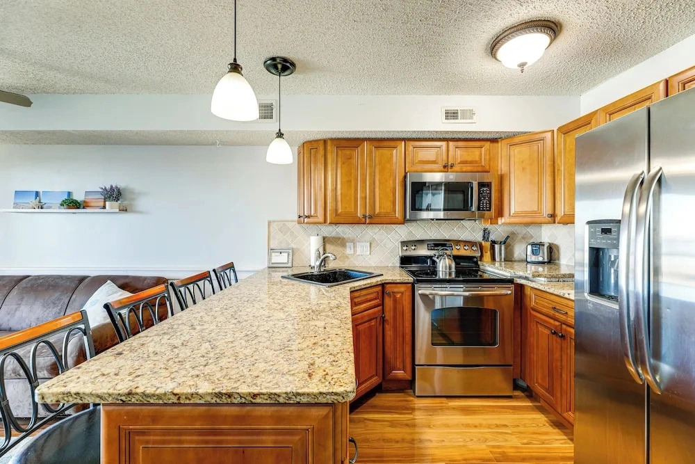 Pool, Sunset Views & Prime Setting! Ocean City Gem