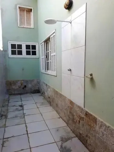 Casa em Unamar,Cabo Frio,à 200m da praia,em condomínio com segurança 24 hs