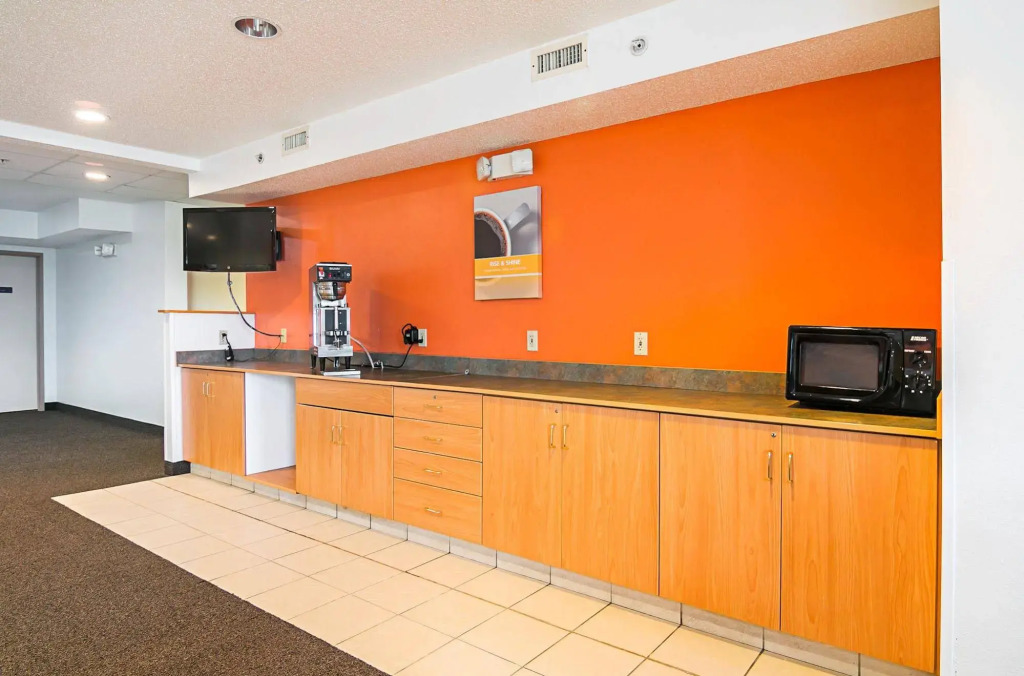 Motel 6-Sycamore, IL