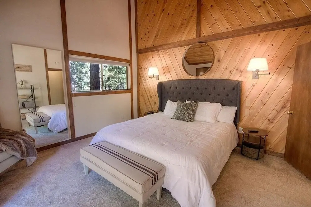 Inclining View 3 Bedroom Home by RedAwning