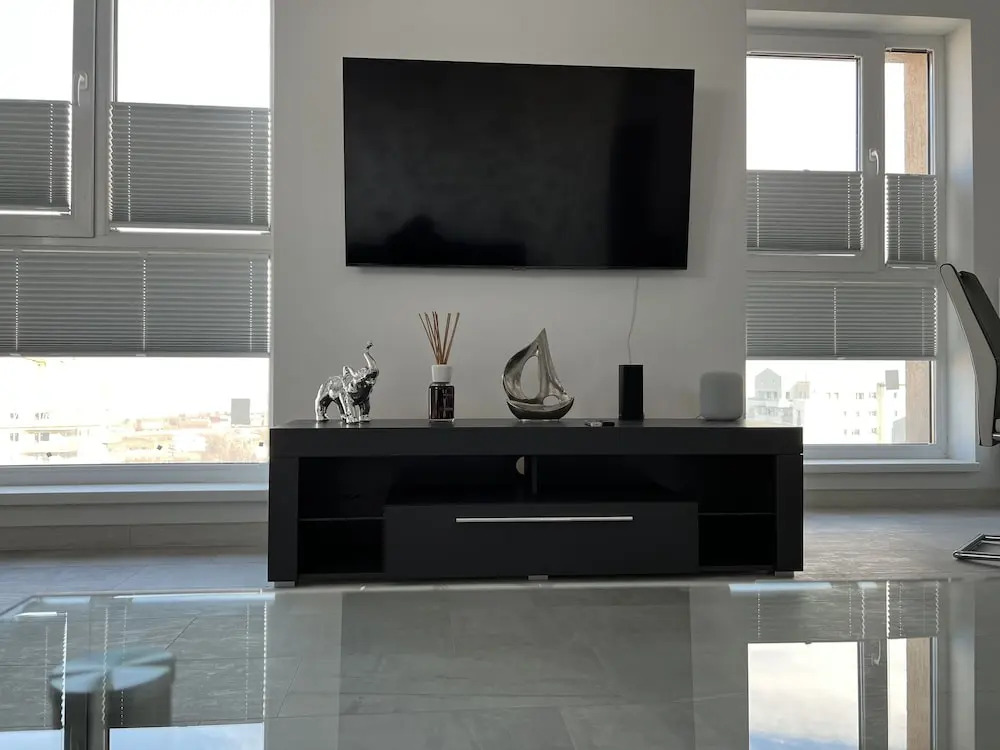 Stunning 2-Room Penthouse Lakeview W11