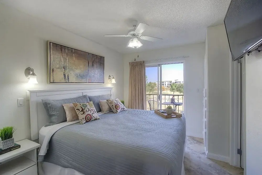 Scottsdale's premium short term getaway, Fully furnished 1 bedroom homes, FREE Golf, cable, utilities, Wi-Fi, parking, pool, and bike trails- Unit 112 by RedAwning