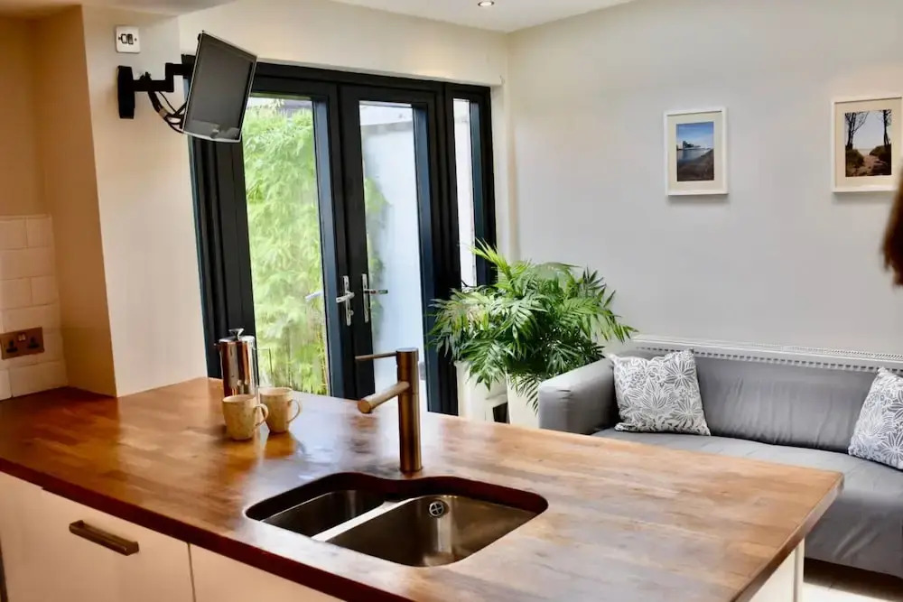 Newly Renovated 2 Bedroom Georgian House in Fairview